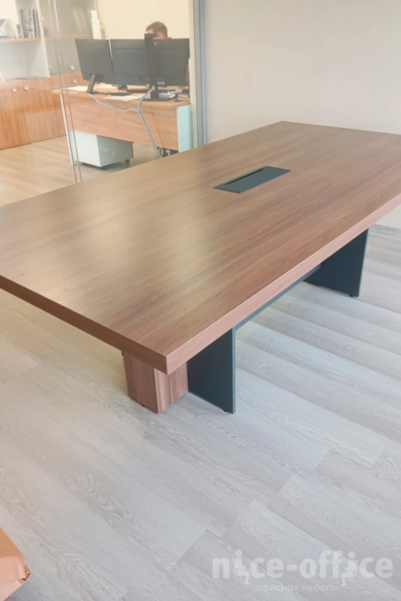 Стол для переговоров 240х120х77,5 (с метал.аутлетом) Faber Meeting фото в интерьере 1